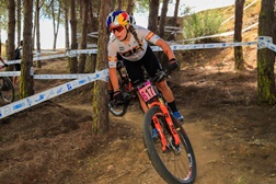 Taça de Portugal de XCO: Vice-campeão mundial triunfa na coroação de Roberto e Joana