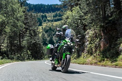 Kawasaki revela a nova Versys 900, que preenche o hiato entre a 650 e a 1100 - Muito para além de um novo motor