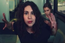 Alessia Cara estreia novo vídeo “Seventeen” no Vevo
