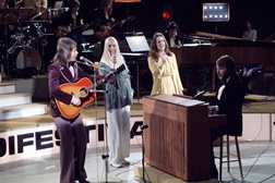ABBA celebram 50 anos do álbum de estreia, “Ring Ring”