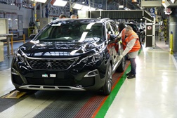 Fábrica de Rennes cria uma nova equipa para acompanhar o lançamento do novo Peugeot 5008