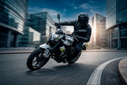 Benelli apresenta a sua naked BN 125, versão 2026 - Revista com novo grafismo e o espírito urbano de sempre
