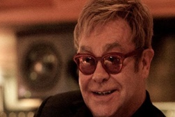 Elton John anuncia novo álbum em fevereiro