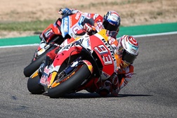 MotoGP - Sessão molhada deixa Petrucci no comando