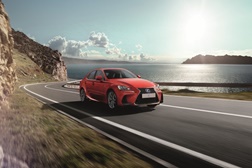 Novo Lexus IS, o sedan híbrido agora renovado