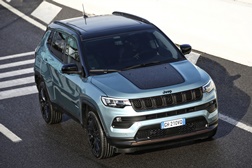 A experiência de condução dos novos Jeep® Renegade e Compass e-Hybrid - Inovadores na condução híbrida