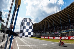 Mundial SBK, 2022, Assen - Bautista vence Corrida 2 - Rea e Razgatlioğlu colidiram