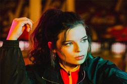Maria Bradshaw apresenta primeiro single nas Fnacs do Algarve