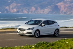 Opel Astra estreia novos motores e nova série OPC Line