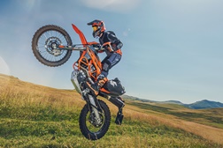 Gama LC4 da KTM vai a todas - READY TO RACE continua a ser o mote