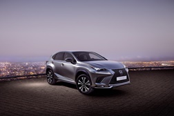 Detalhes de luxo do Lexus NX - Um luxo de SUV híbrido