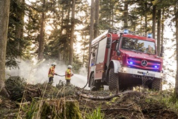Combate aos incêndios com Unimog U 5023 off-road