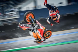 MotoGP Tailândia – Veja aqui o aparatoso “highside” de Marc Marquez