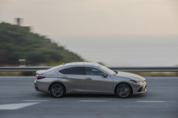 Consumo de combustível real do Lexus ES híbrido confirmado  - Ecotest ADAC 