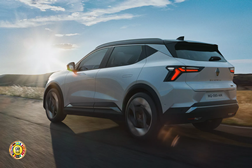 Scenic Carro do Ano 2024 - Compacto e leve para as estradas urbanas, com a tecnologia e o conforto necessários para viagens longas