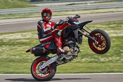 Ducati apresenta a radical Hypermotard 698 Mono Nera