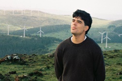 Iñigo Quintero anuncia digressão mundial de 2026 com passagem por Lisboa  - O artista galego celebra o sucesso do seu álbum de estreia, El Sitio de Siempre