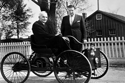 Henry Ford e o neto Henry Ford II  1946