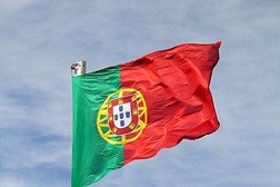 Bruxelas: Bandeira de Portugal substituída por apresentar pagodes em vez de castelos