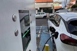 Carregamentos na rede Mobi.E crescem 45% em fevereiro face a 2024 - Subida de 47% de utilizadores e 59% na energia consumida, em comparação com o ano anterior