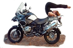 Já pensou usar a sua moto para praticar Pilates?