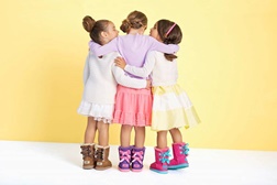 Escreva mais um capítulo na história dos mais pequenos com UGG AUSTRALIA