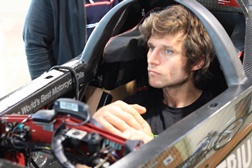 Guy Martin tenta bater record do mundo de velocidade com a Triumph