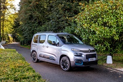 Citroën acelera eletrificação da sua gama de passageiros - Berlingo, Jumpy Combi e Spacetourer exclusivamente elétricas