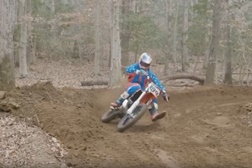 Travis Pastrana mantém-se fiel às 2T e muda-se para a KTM