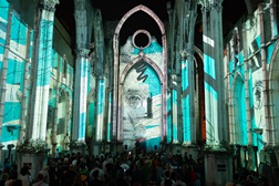 Magia de “Lisbon Under Stars” volta a iluminar as Ruínas do Carmo - Espetáculo imersivo com narração de Catarina Furtado 