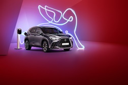 Lexus é estrela no Festival de Veneza - Marca é a viatura oficial do Festival Internacional de Cinema de Veneza 