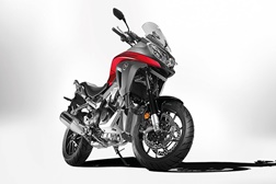Nova Honda VFR800X 2015 ao pormenor