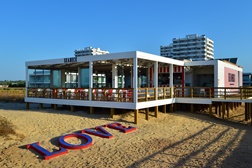 Novo restaurante Sea Deck na Praia do Alvor