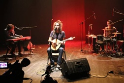 Remexido no palco do Café-concerto do TMJB