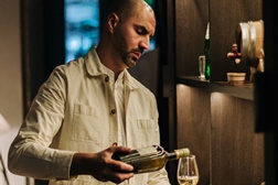 Flôr reinventa o São Martinho no Porto com uma edição limitada de garrafas do Vinho do Ano