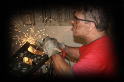 O Artesão dos Escapes - "Adivinhar quando o artesão estava no Barracão era uma arte só por si..."