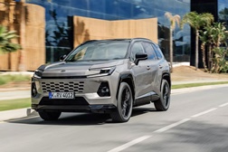 Nova Geração Toyota RAV4 - Sexta geração com novas tecnologias e estilo robusto para todas as aventuras
