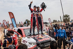 Toyota Hilux de Al-Attiyah e Baumel vencem Dakar 2023 pelo segundo ano consecutivo - E em 2022 Toyota Hilux de estrada voltou a ser líder do mercado português de pick-up