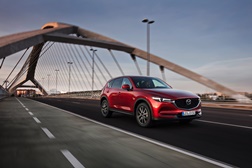 Estudo da Mazda revela que condutores ainda querem motores de combustão interna