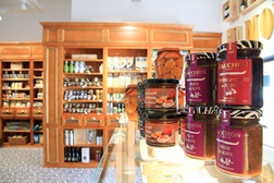 MOY Lisboa - Charcutaria e garrafeira agora também no Monte Estoril