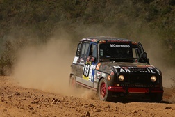 Renault 4L “portuguesas” resistem mesmo a tudo ... - Aventura no Safari Classic Rally bem sucedida