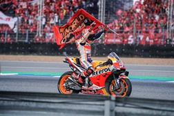 Marc Marquez a festejar mais um título com a Honda, aos comandos da RC213V em 2019