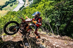 Manuel Lettenbichler vence Red Bull Romaniacs pela terceira vez consecutiva