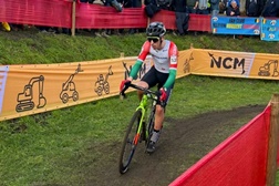 Rafael Sousa mostra evolução na estreia de Portugal no Mundial de Ciclocrosse
