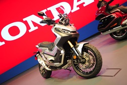 SUV em duas rodas: misto de scooter e aventureira, Honda X-ADV anda até na terra.Preço é de R$52.500