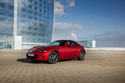Quatro gerações MX-5 em exposição no MotorClássico