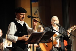 Carlos Tavares, Manuel Rebelo e Vitorino em três vozes, coro e banda sinfónica no Casino Estoril