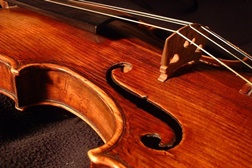 Museu do Oriente com aulas regulares de violino para adultos