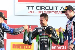 British Superbike Assen - Haslam vence ambas   