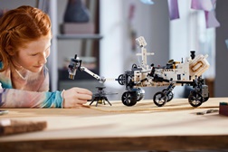 A construir os engenheiros de amanhã: Set espacial LEGO® Technic™  - Encorajar os fãs a voar bem alto
